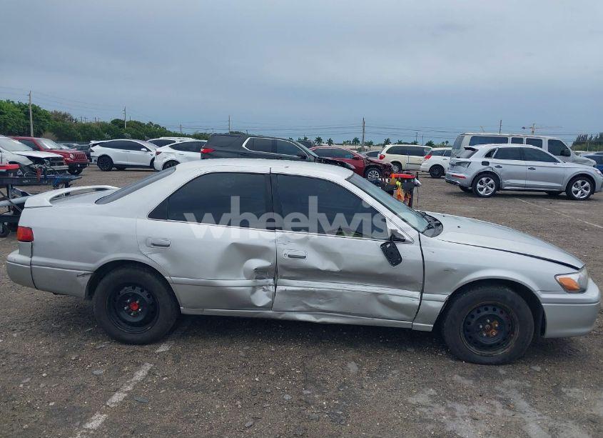 Photo 6 of 2000 Toyota Camry LE (VIN 4T1BG28K2YU705100)