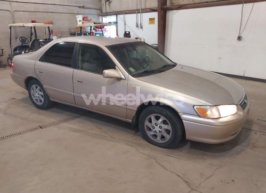 2000 Toyota Camry LE (VIN 4T1BG28K2YU962239) main photo