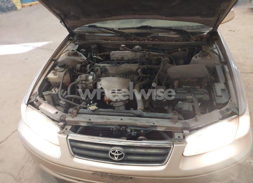 Photo 10 of 2000 Toyota Camry LE (VIN 4T1BG28K2YU962239)