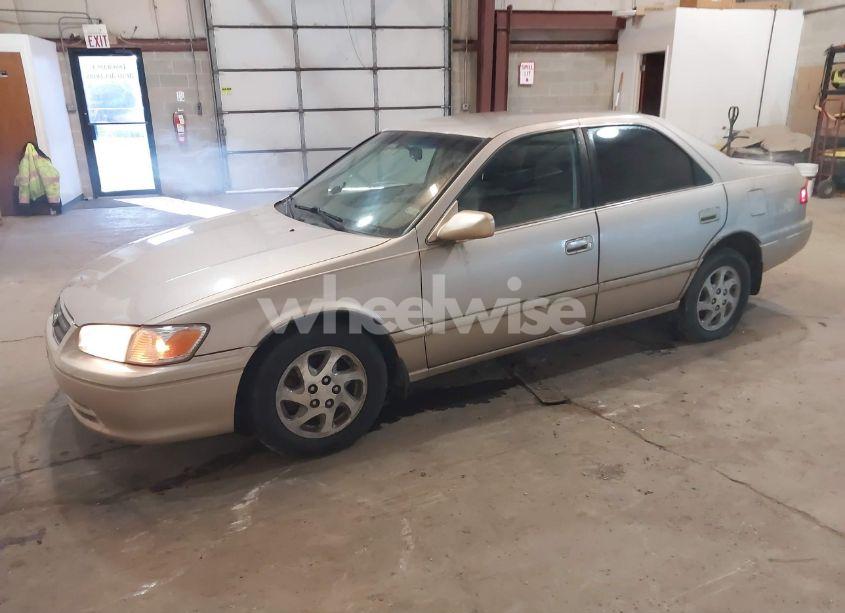 Photo 2 of 2000 Toyota Camry LE (VIN 4T1BG28K2YU962239)