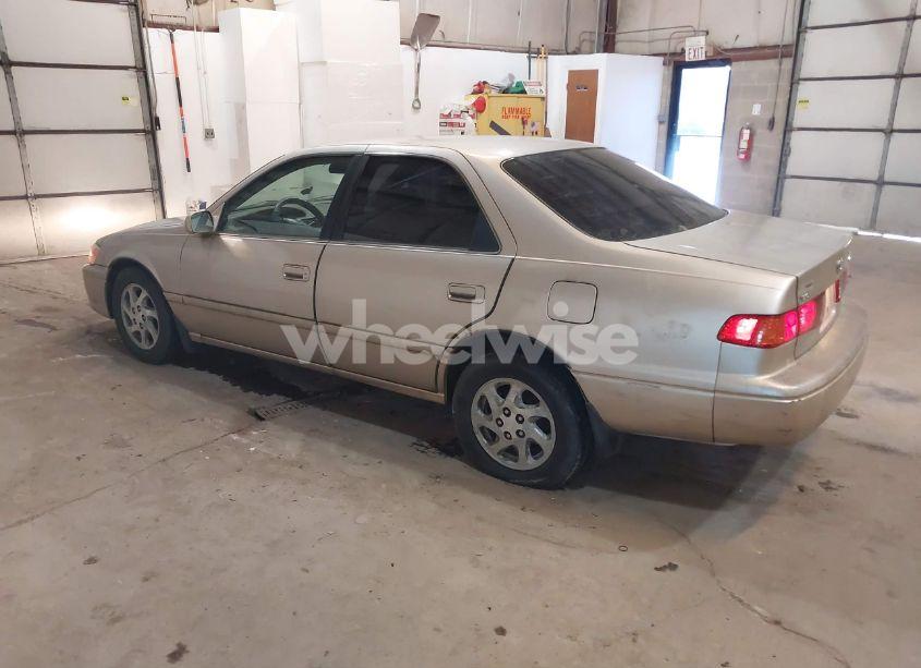 Photo 3 of 2000 Toyota Camry LE (VIN 4T1BG28K2YU962239)