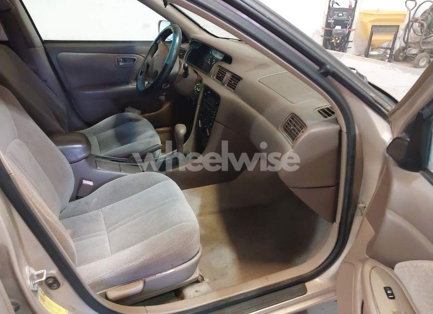 Photo 5 of 2000 Toyota Camry LE (VIN 4T1BG28K2YU962239)