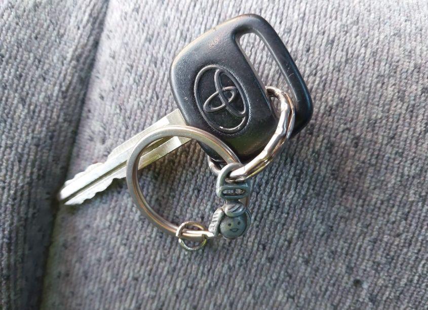 Photo 11 of 2000 Toyota Camry LE (VIN 4T1BG28K2YU971040)