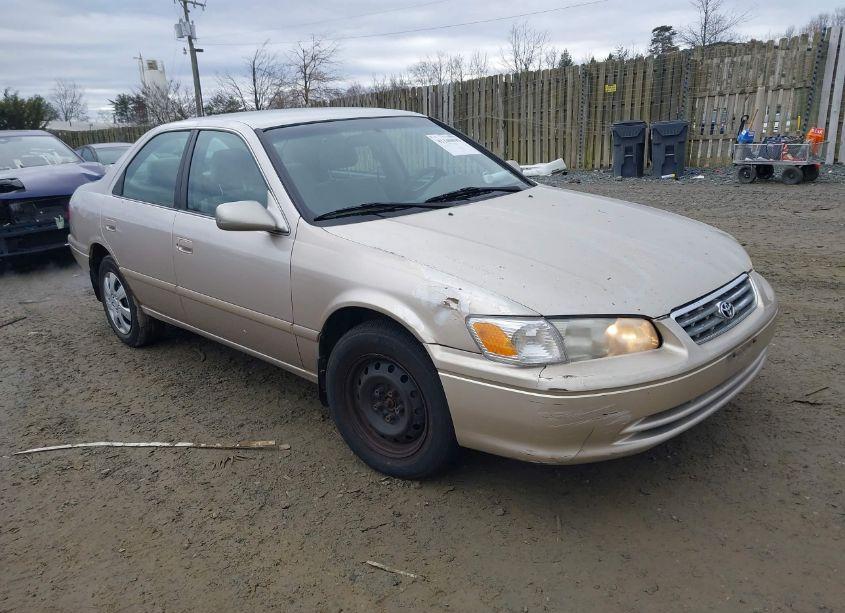 2000 Toyota Camry LE (VIN 4T1BG28K2YU978005) main photo