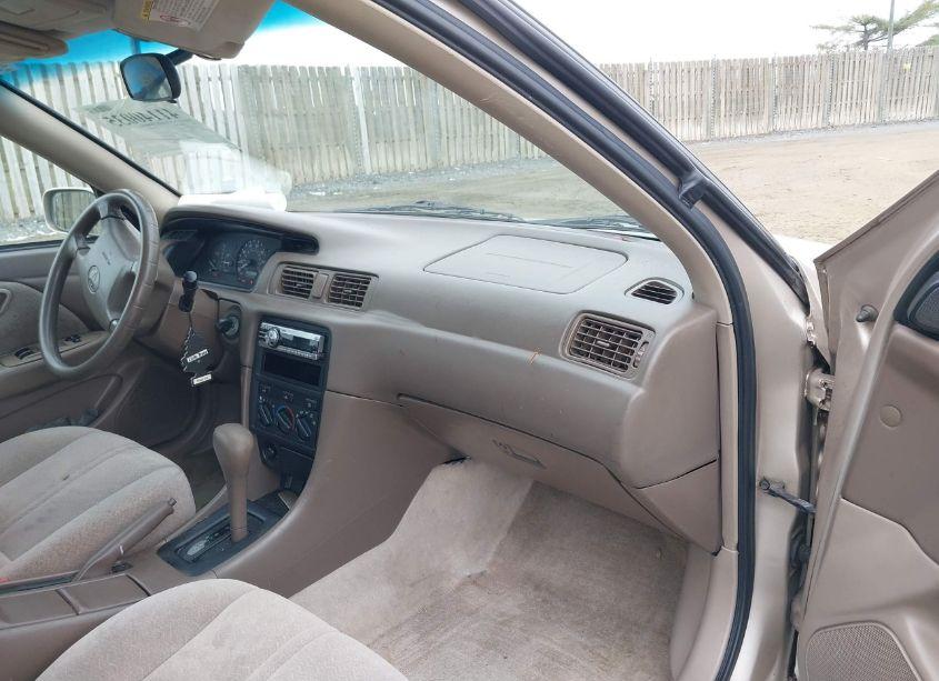 Photo 5 of 2000 Toyota Camry LE (VIN 4T1BG28K2YU978005)