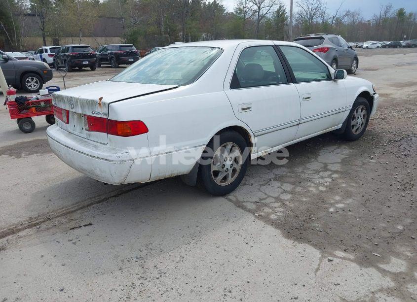 Photo 4 of 2000 Toyota Camry XLE (VIN 4T1BG28K2YU984497)