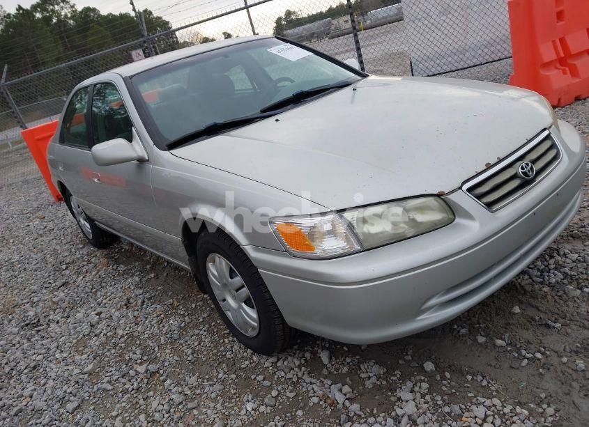 2001 Toyota Camry LE (VIN 4T1BG28K31U046448) main photo