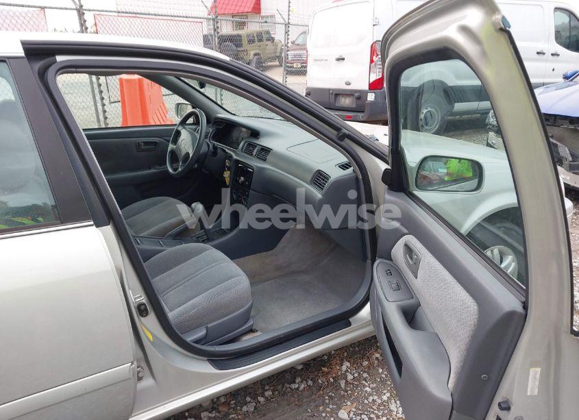 Photo 5 of 2001 Toyota Camry LE (VIN 4T1BG28K31U046448)