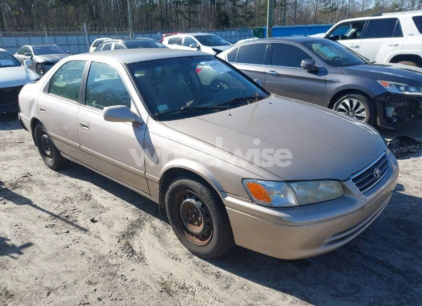 2000 Toyota Camry LE (VIN 4T1BG28K5YU670178) main photo