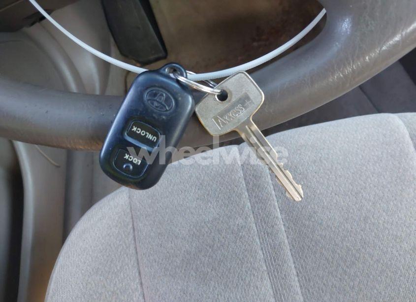 Photo 11 of 2000 Toyota Camry LE (VIN 4T1BG28K5YU670178)