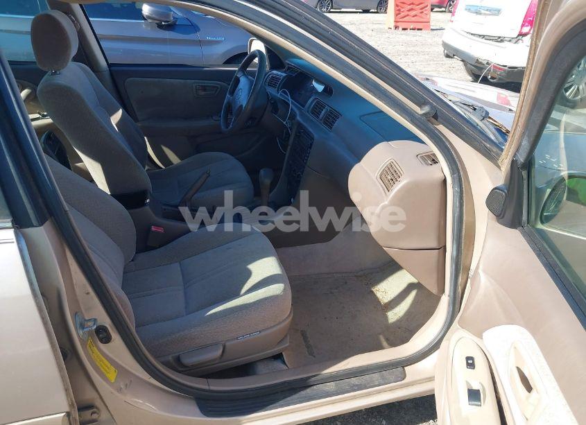 Photo 5 of 2000 Toyota Camry LE (VIN 4T1BG28K5YU670178)