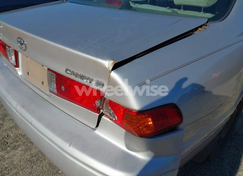 Photo 6 of 2000 Toyota Camry LE (VIN 4T1BG28K5YU670178)