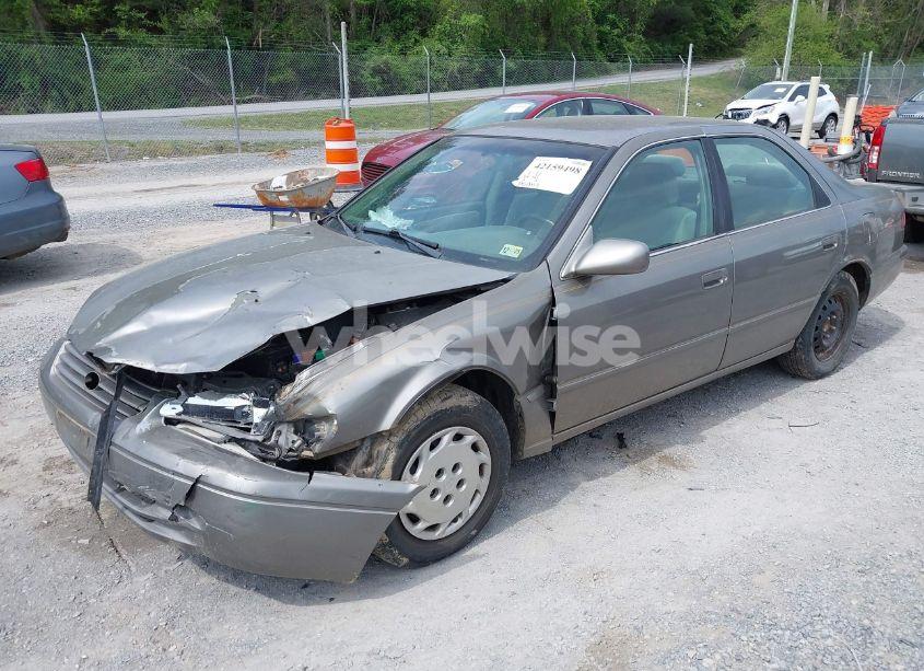 Photo 2 of 1998 Toyota Camry LE (VIN 4T1BG28K6WU331314)