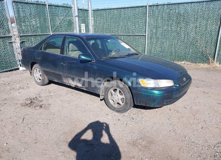 1998 Toyota Camry LE (VIN 4T1BG28K8WU228413) main photo
