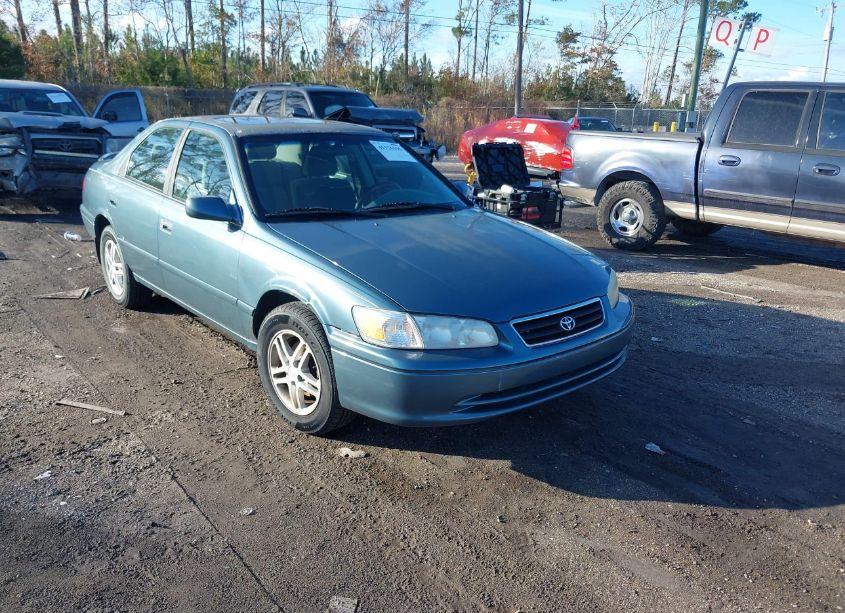 2001 Toyota Camry LE (VIN 4T1BG28K91U852861) main photo