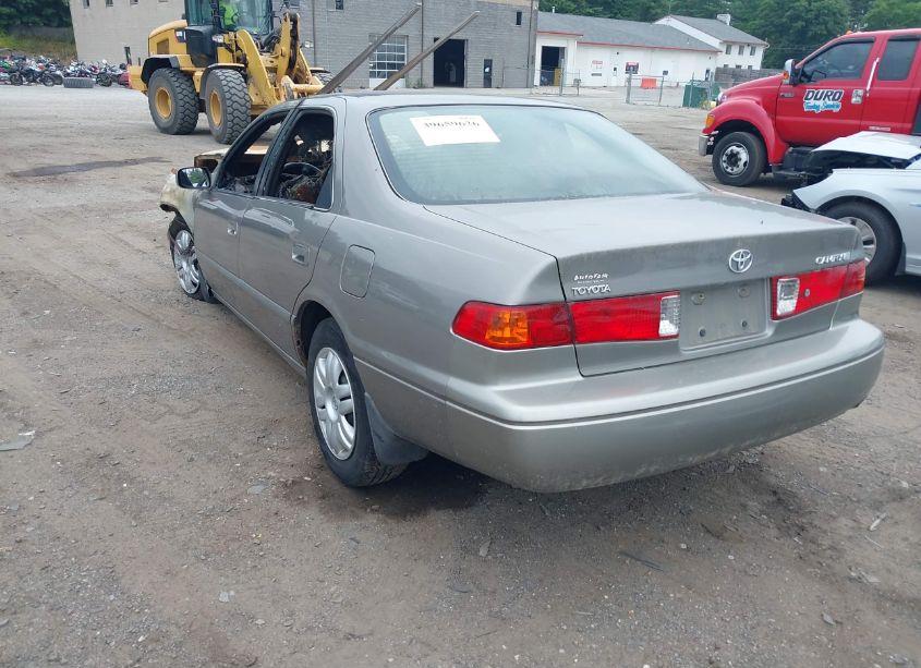 Photo 3 of 2001 Toyota Camry LE (VIN 4T1BG28KX1U112297)