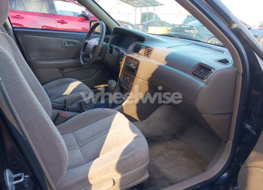 Photo 5 of 1999 Toyota Camry LE (VIN 4T1BG28KXXU594522)