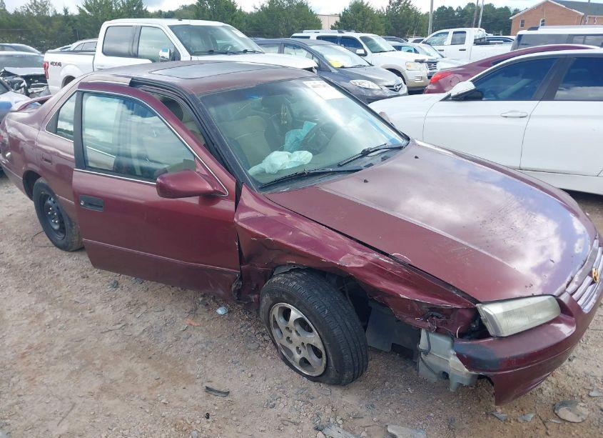 1999 Toyota Camry LE (VIN 4T1BG28KXXU602652) main photo