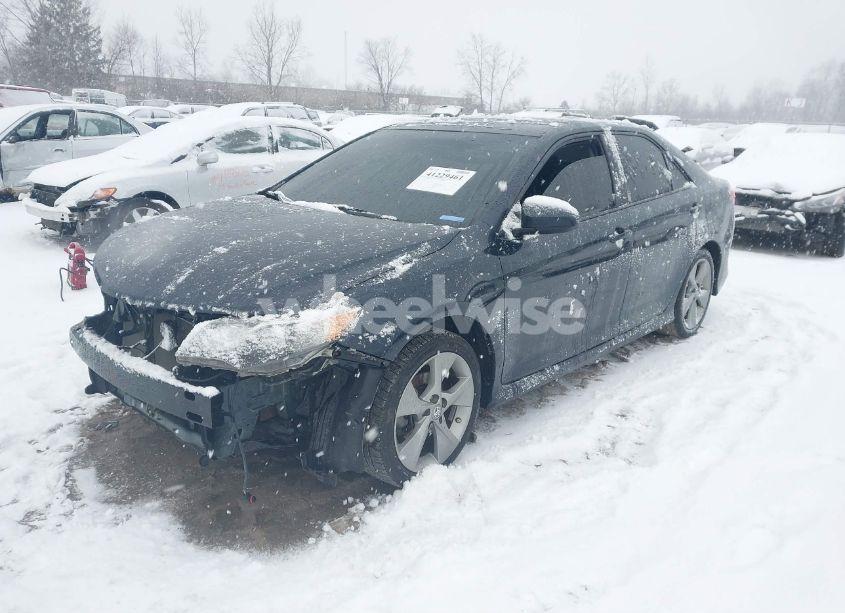 Photo 2 of 2013 Toyota Camry SE V6 (VIN 4T1BK1FK0DU527774)