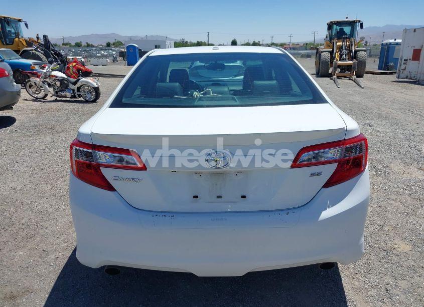 Photo 16 of 2014 Toyota Camry SE V6 (VIN 4T1BK1FK0EU537402)