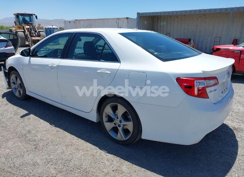 Photo 3 of 2014 Toyota Camry SE V6 (VIN 4T1BK1FK0EU537402)