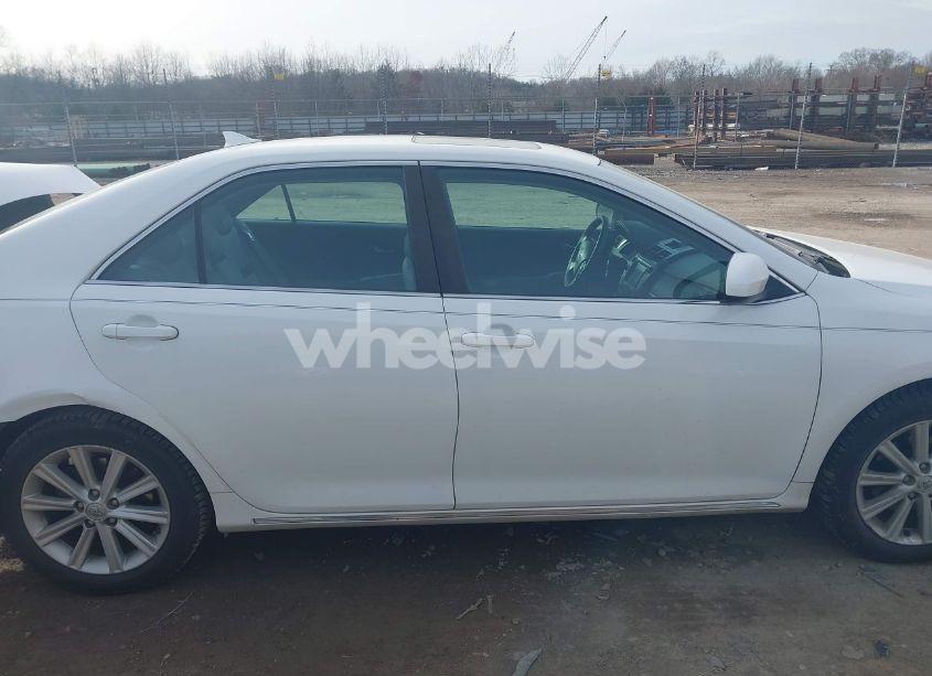 Photo 13 of 2014 Toyota Camry XLE V6 (VIN 4T1BK1FK0EU540896)