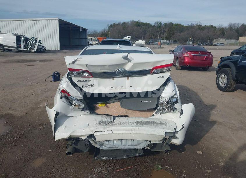 Photo 16 of 2014 Toyota Camry XLE V6 (VIN 4T1BK1FK0EU540896)