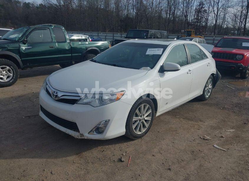 Photo 2 of 2014 Toyota Camry XLE V6 (VIN 4T1BK1FK0EU540896)