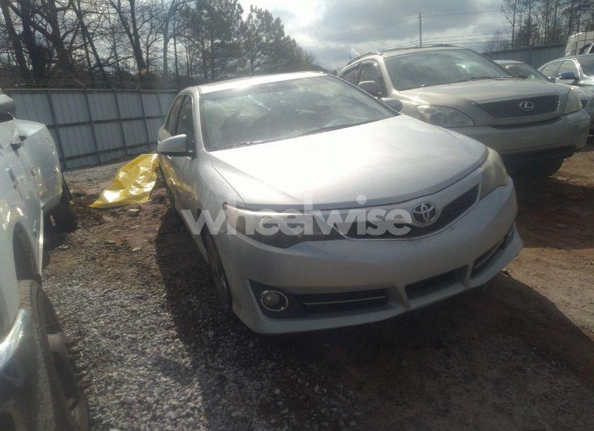 2014 Toyota Camry SE V6 (VIN 4T1BK1FK0EU541806) main photo