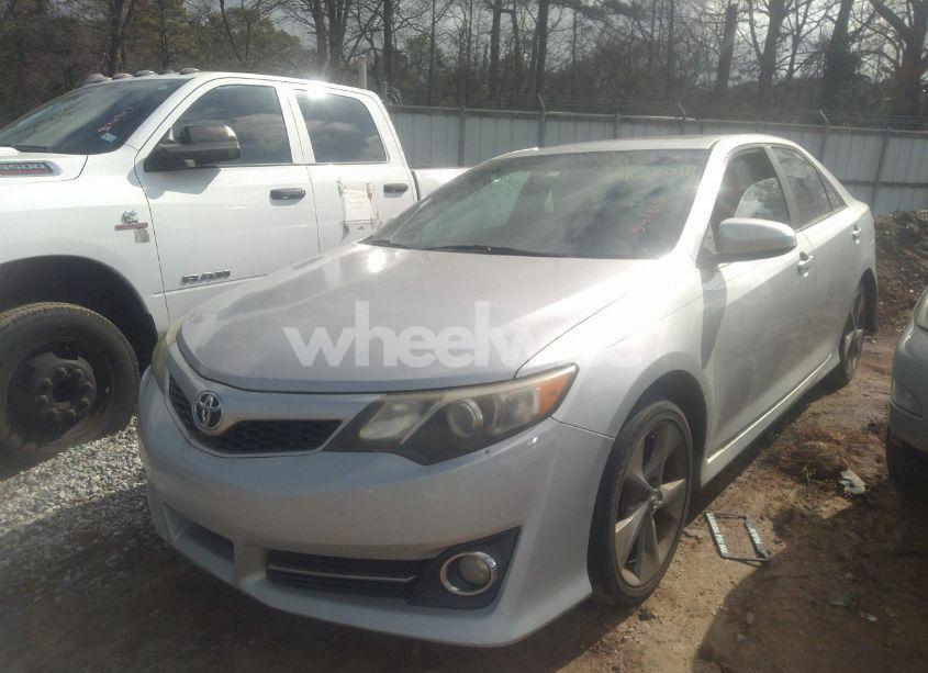 Photo 2 of 2014 Toyota Camry SE V6 (VIN 4T1BK1FK0EU541806)