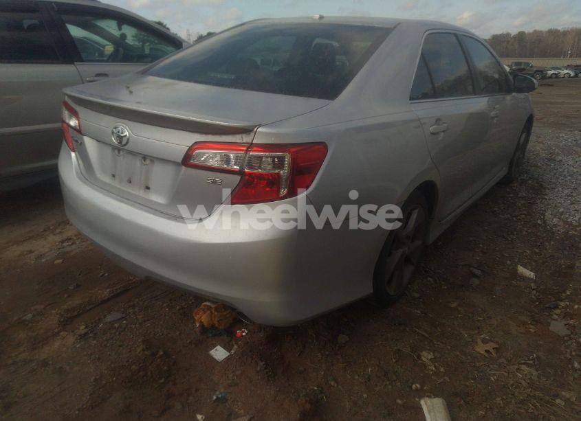 Photo 4 of 2014 Toyota Camry SE V6 (VIN 4T1BK1FK0EU541806)