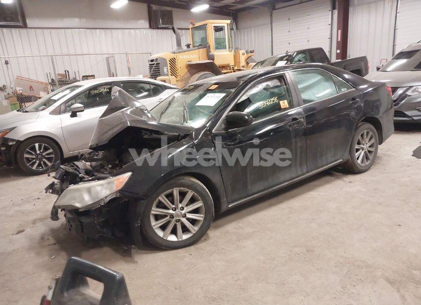 Photo 2 of 2014 Toyota Camry XLE V6 (VIN 4T1BK1FK0EU552787)