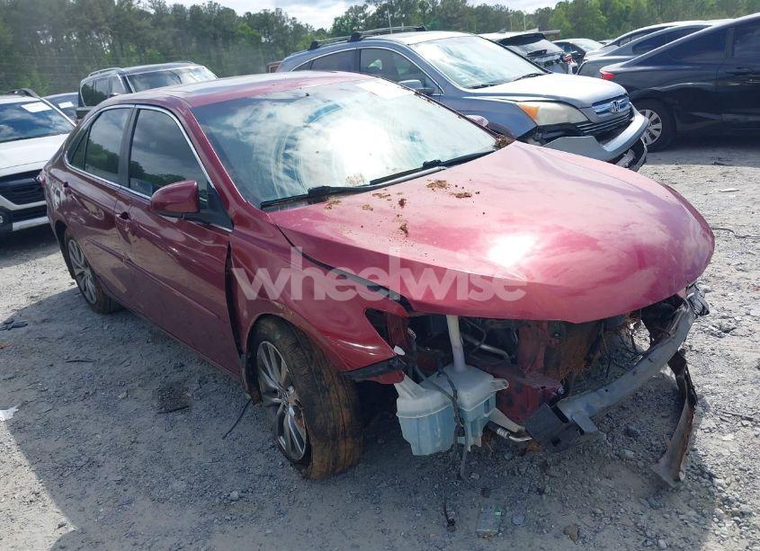 2015 Toyota Camry XLE V6 (VIN 4T1BK1FK0FU557148) main photo