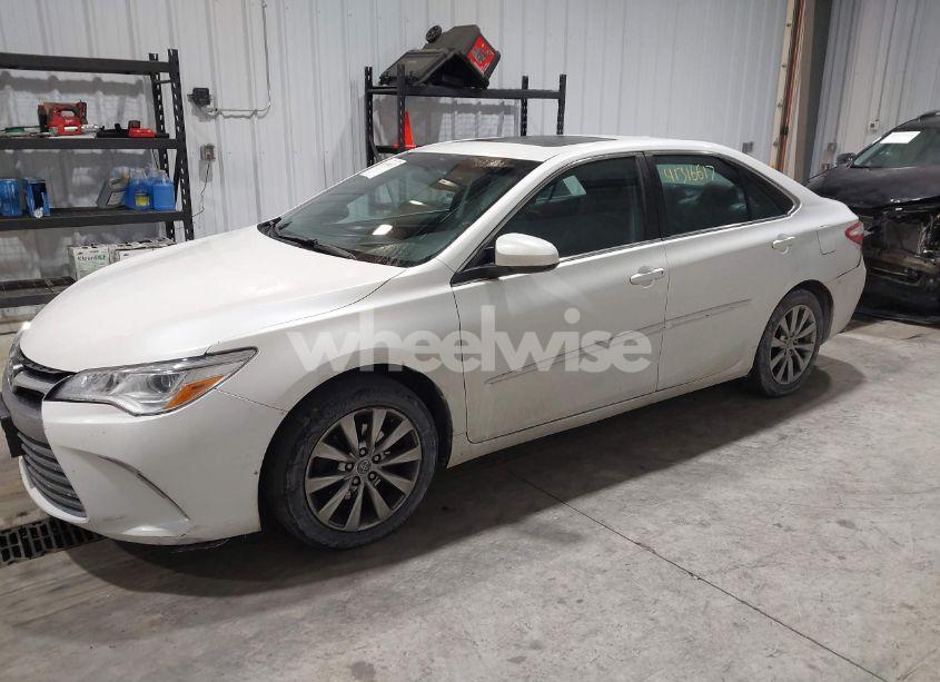 Photo 2 of 2016 Toyota Camry XLE V6 (VIN 4T1BK1FK0GU570869)