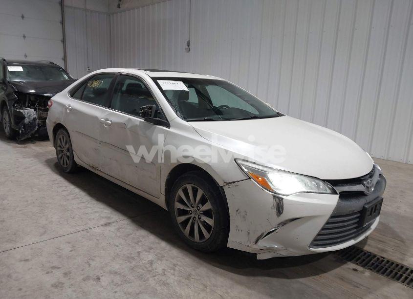 Photo 6 of 2016 Toyota Camry XLE V6 (VIN 4T1BK1FK0GU570869)