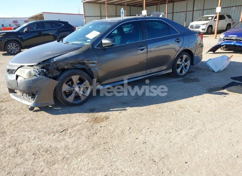 Photo 2 of 2013 Toyota Camry SE V6 (VIN 4T1BK1FK1DU021824)