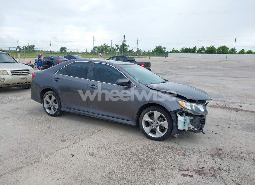 2013 Toyota Camry SE V6 (VIN 4T1BK1FK1DU023203) main photo