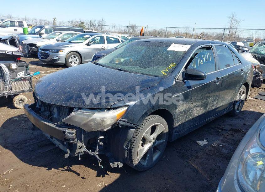 Photo 2 of 2013 Toyota Camry SE V6 (VIN 4T1BK1FK1DU530604)