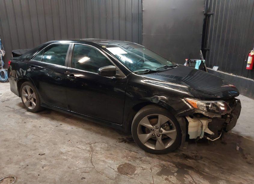 2014 Toyota Camry SE V6 (VIN 4T1BK1FK1EU542771) main photo