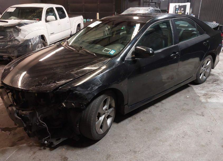 Photo 2 of 2014 Toyota Camry SE V6 (VIN 4T1BK1FK1EU542771)