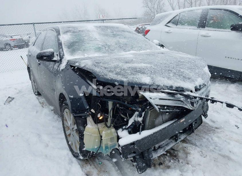 2014 Toyota Camry XLE V6 (VIN 4T1BK1FK1EU546559) main photo
