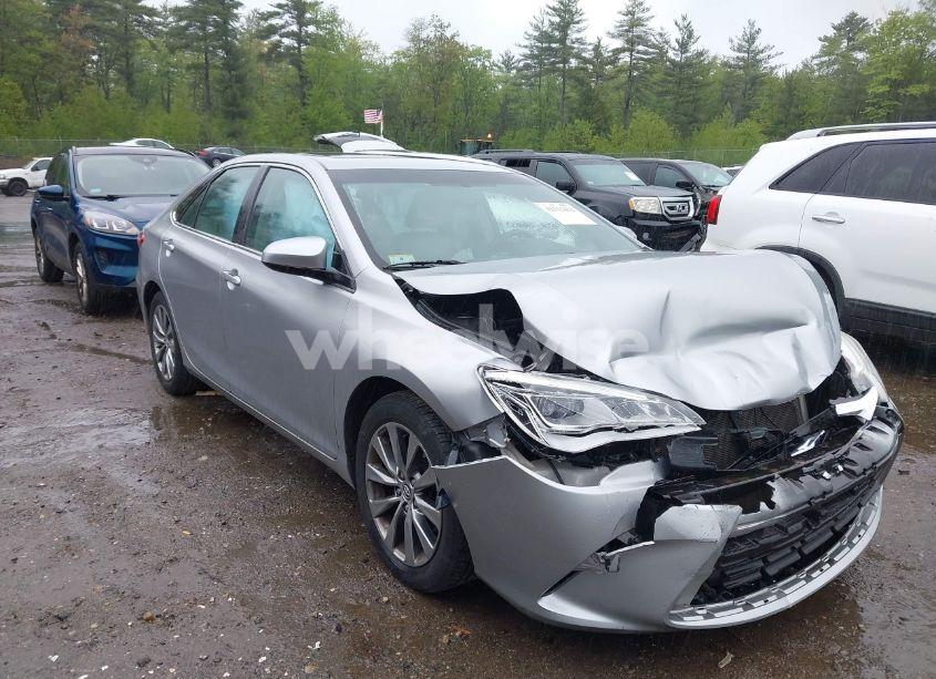 2015 Toyota Camry XLE V6 (VIN 4T1BK1FK1FU555831) main photo