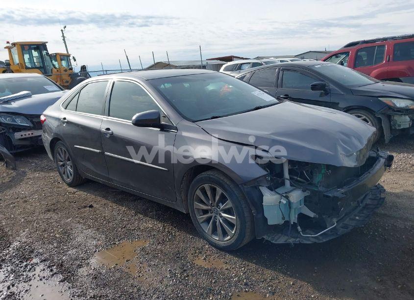 2015 Toyota Camry XLE V6 (VIN 4T1BK1FK1FU562889) main photo