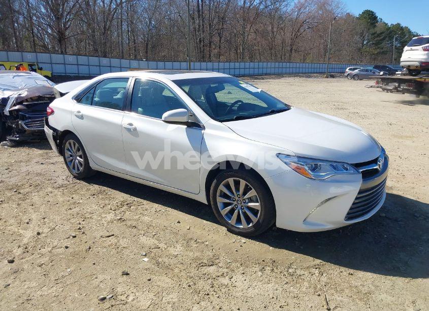 2016 Toyota Camry XLE V6 (VIN 4T1BK1FK1GU569780) main photo