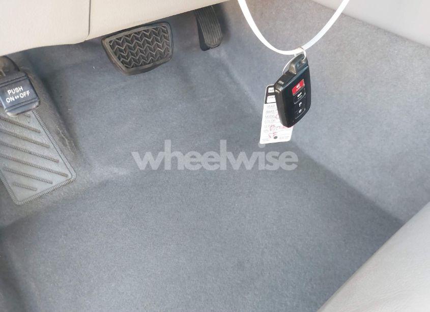 Photo 11 of 2016 Toyota Camry XLE V6 (VIN 4T1BK1FK1GU569780)