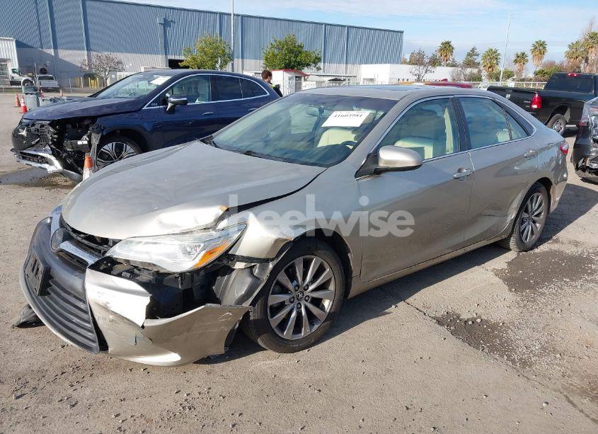 Photo 2 of 2015 Toyota Camry XLE V6 (VIN 4T1BK1FK2FU557359)