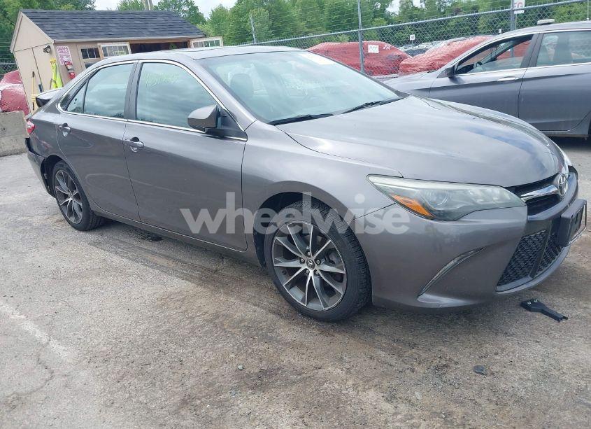 2015 Toyota Camry XSE V6 (VIN 4T1BK1FK2FU562836) main photo