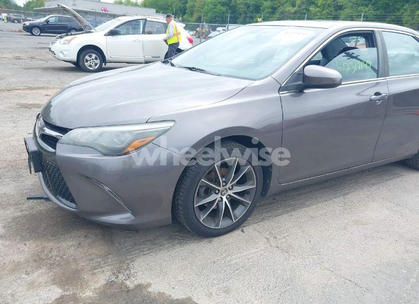 Photo 2 of 2015 Toyota Camry XSE V6 (VIN 4T1BK1FK2FU562836)