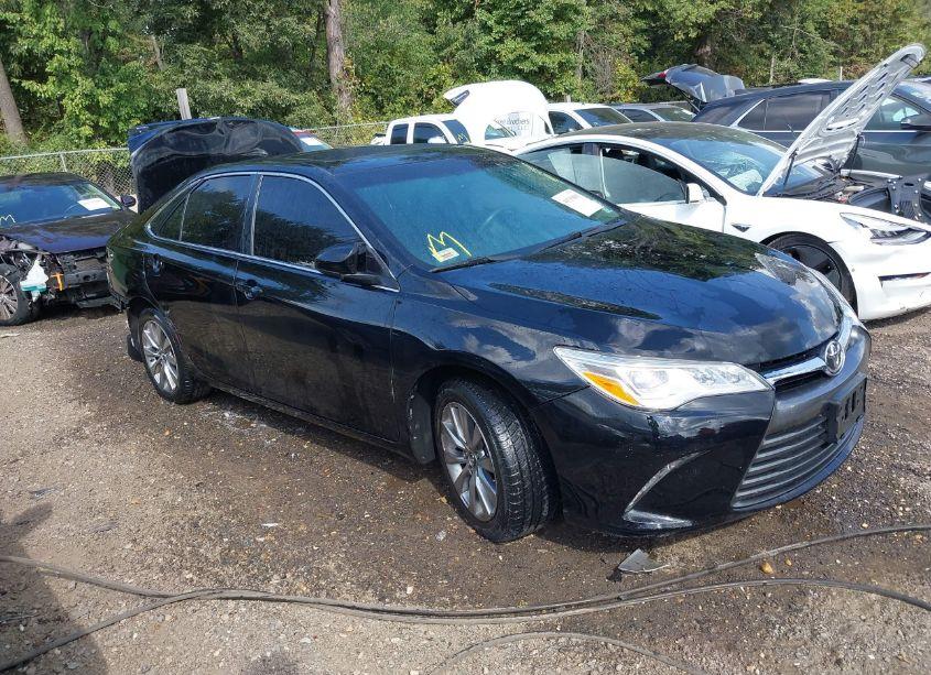 2017 Toyota Camry XLE V6 (VIN 4T1BK1FK2HU580613) main photo