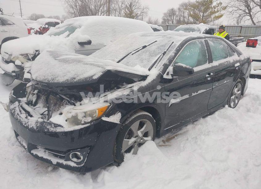 Photo 2 of 2014 Toyota Camry SE V6 (VIN 4T1BK1FK3EU026895)